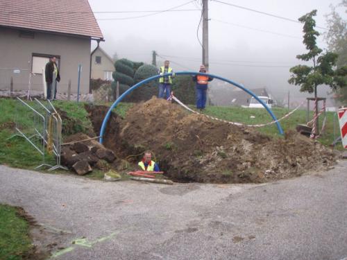 Rekonstrukce vodovodního řadu Podháj - od&nbsp;návse k&nbsp;Záleským - říjen 2012